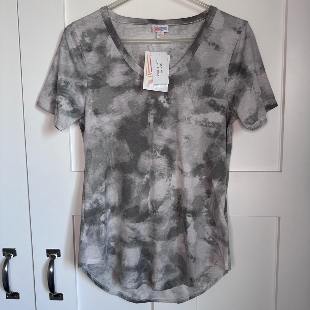 NWT LuLaRoe Iris Gray Top Women's Size XXS V-Neck Short Sleeve Shirt Hi Low Hem